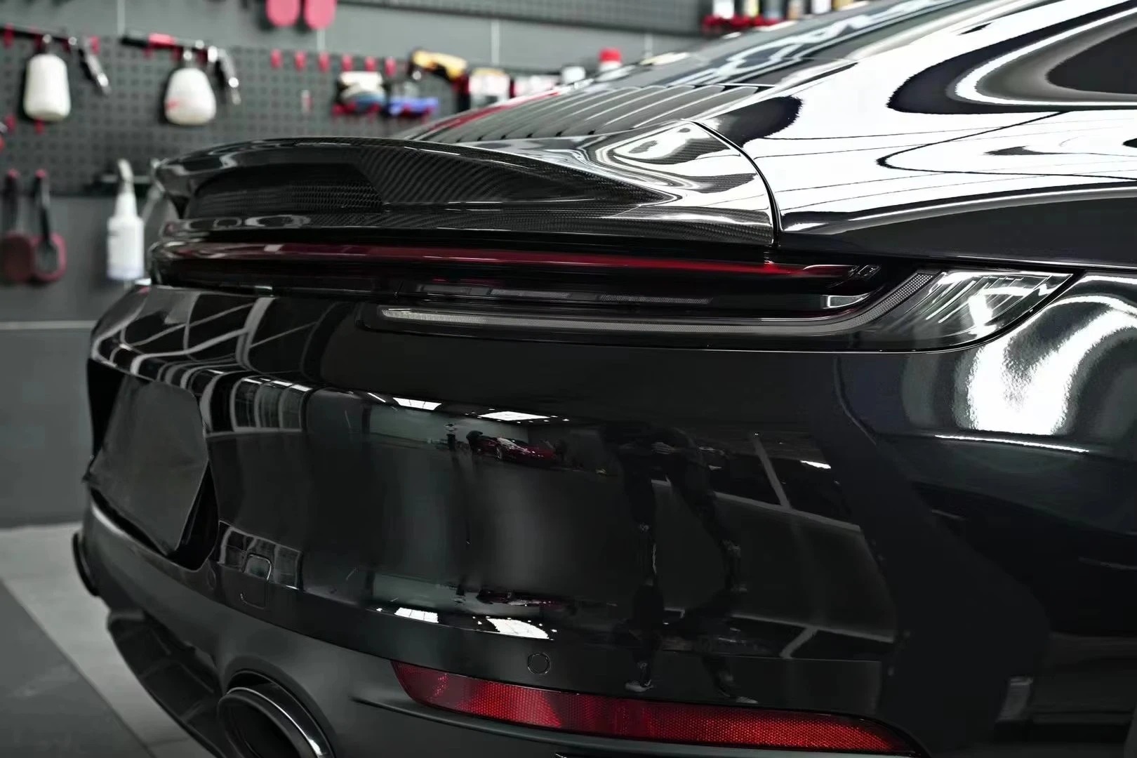Dry Carbon Fiber Rear Trunk Wing Spoiler for  911 992 Carrera 4 S 4S Targa 4S 2D 2019-2022